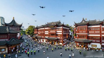 一边是游人如织，一边是笔尖沙沙，黄浦警方用“智慧+温度”通关小长假大考_一边是游人如织，一边是笔尖沙沙，黄浦警方用“智慧+温度”通关小长假大考_
